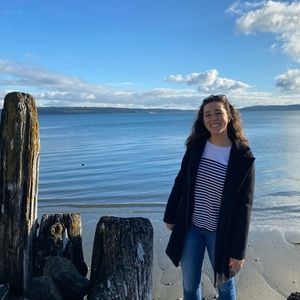 Meet your Posher, Mia